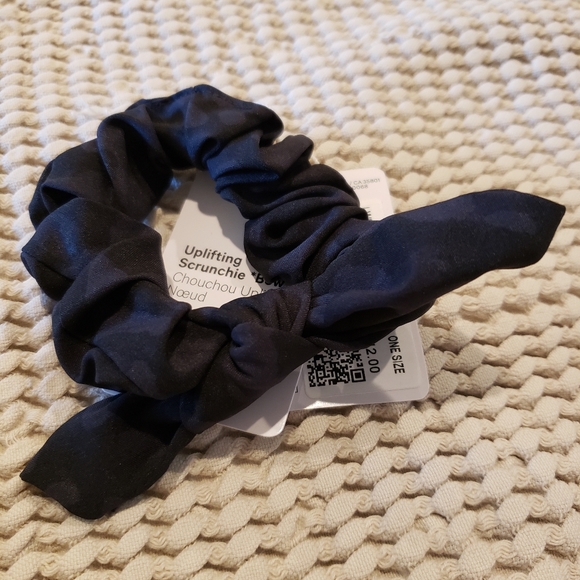 2 Lululemon scrunchies - Picture 8 of 11